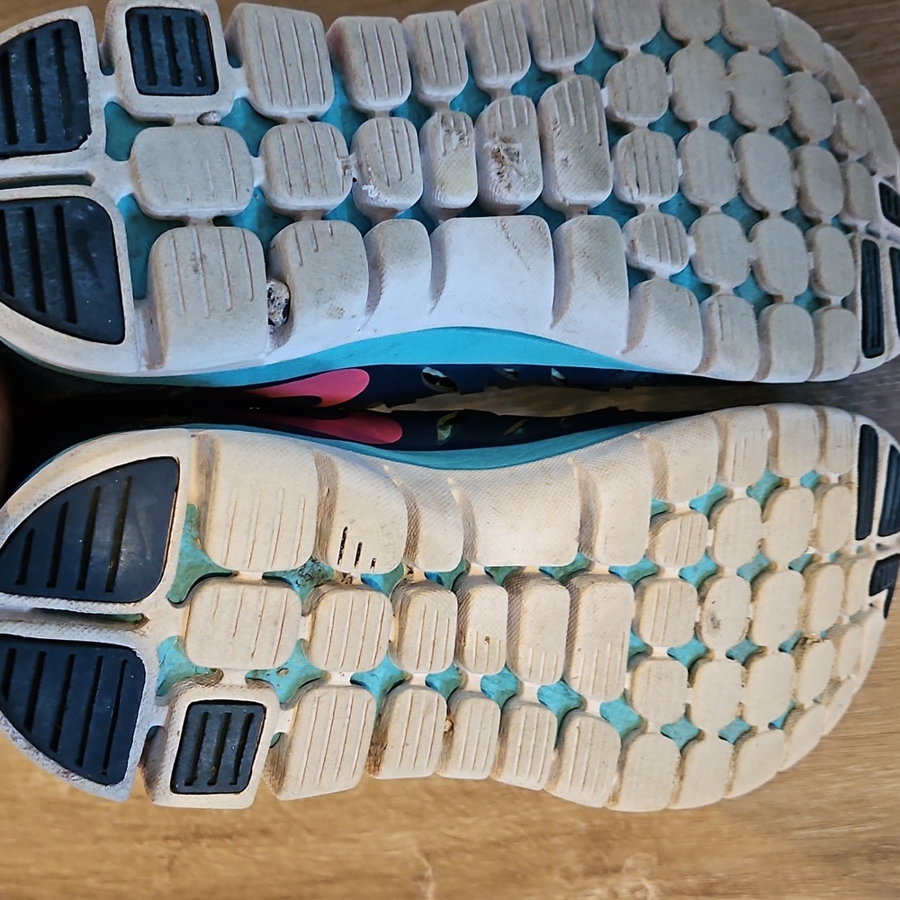 Nike Women's Blue and Pink Running Shoes - Picture 5 of 6